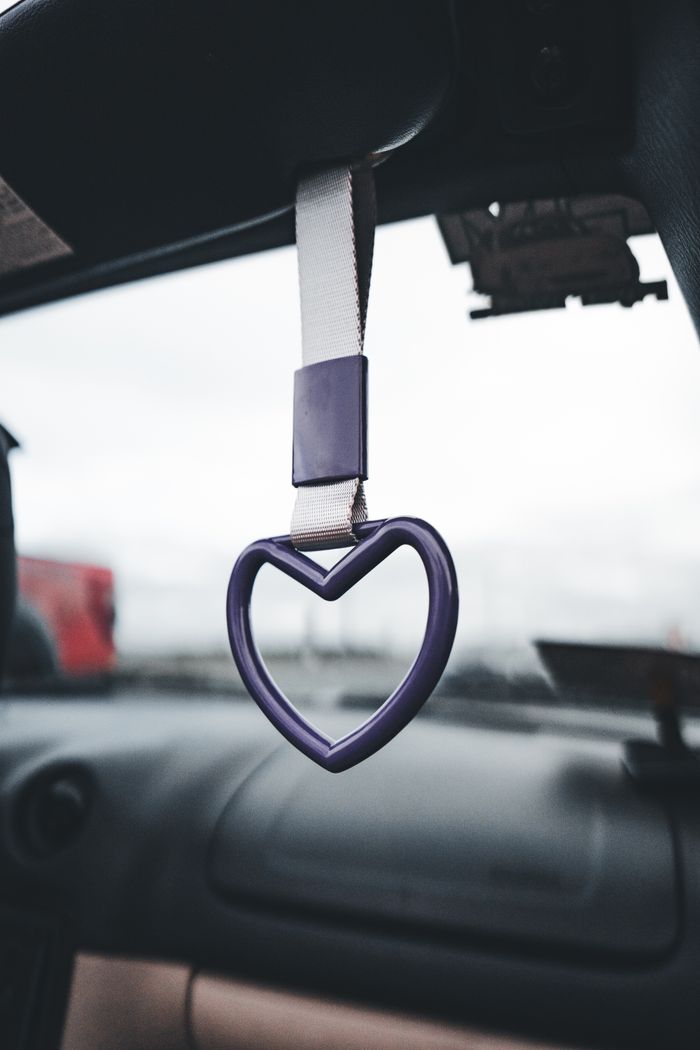 Hanging car perfume diffuser