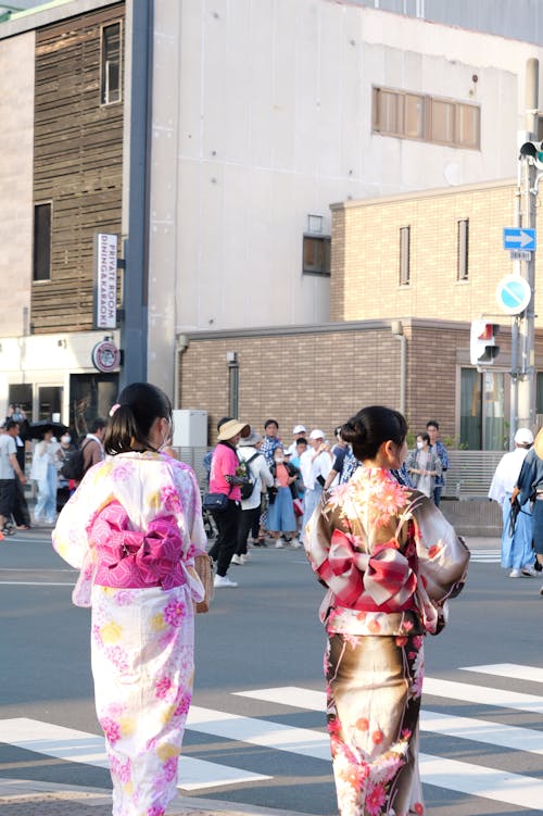 Fotobanka s bezplatnými fotkami na tému Ázijčanky, kimono, mestský