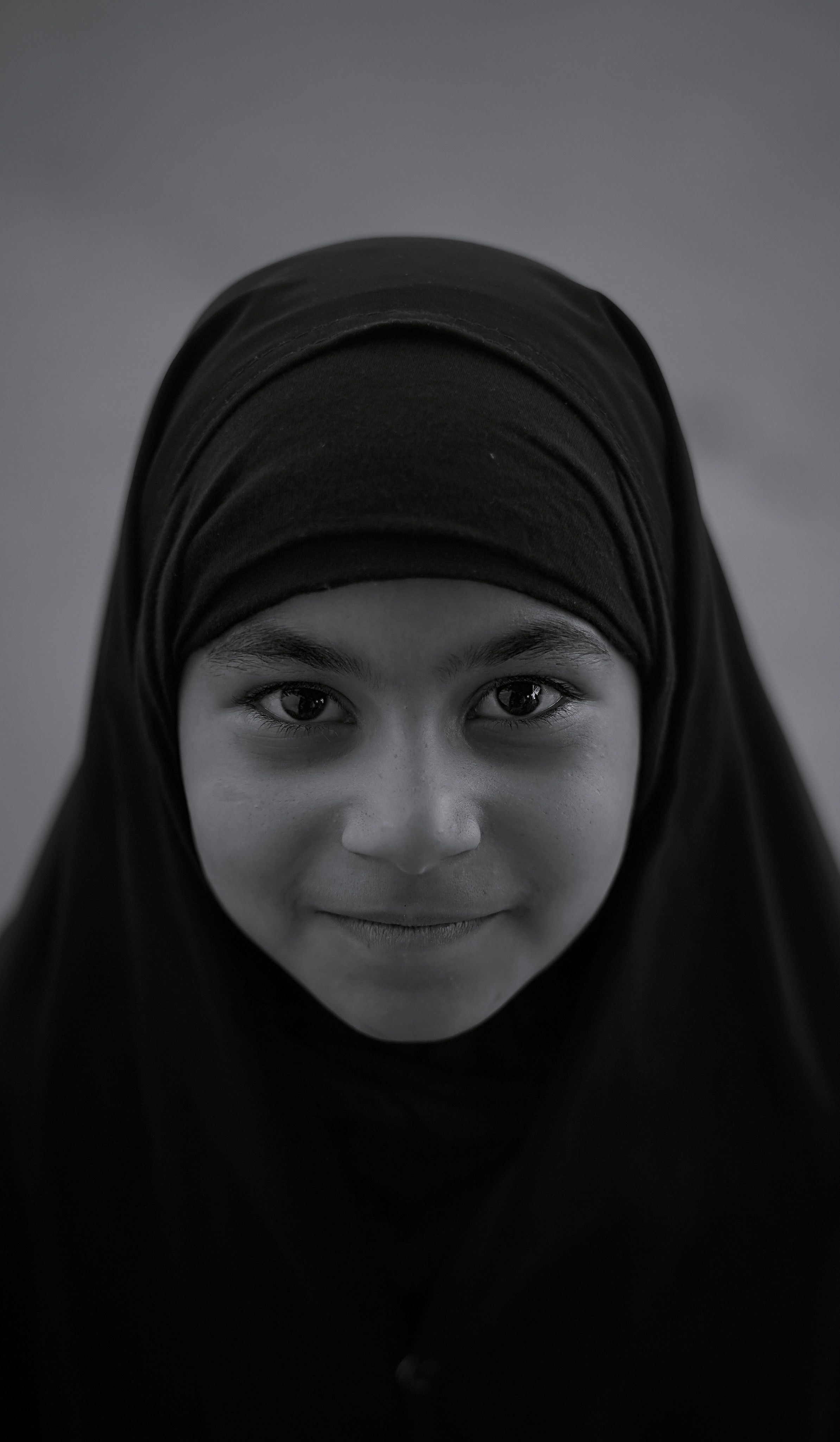 A black and white photo of a young girl in a hijab · Free Stock Photo