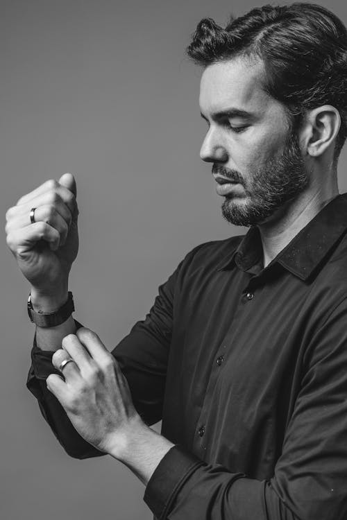 Foto d'estoc gratuïta de barba, blanc i negre, cabells negres