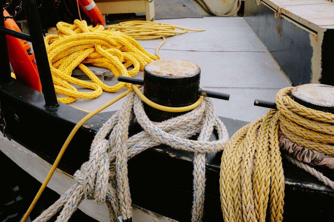 Sailboat Ropes Kit A close up of a boat with ropes and ropes ยท Free Stock Photo