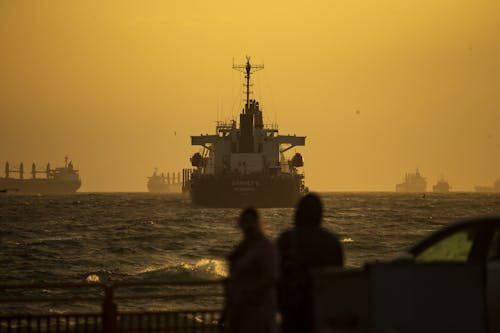 Безкоштовне стокове фото на тему «військовий корабель, військово-морські сили, золоте небо»