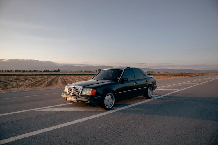 Black Mercedes W124