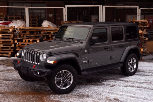 Cronograma de Manutenção Jeep: Wrangler TJ, JK, JL & Grand Cherokee — photo by Vitali Adutskevich