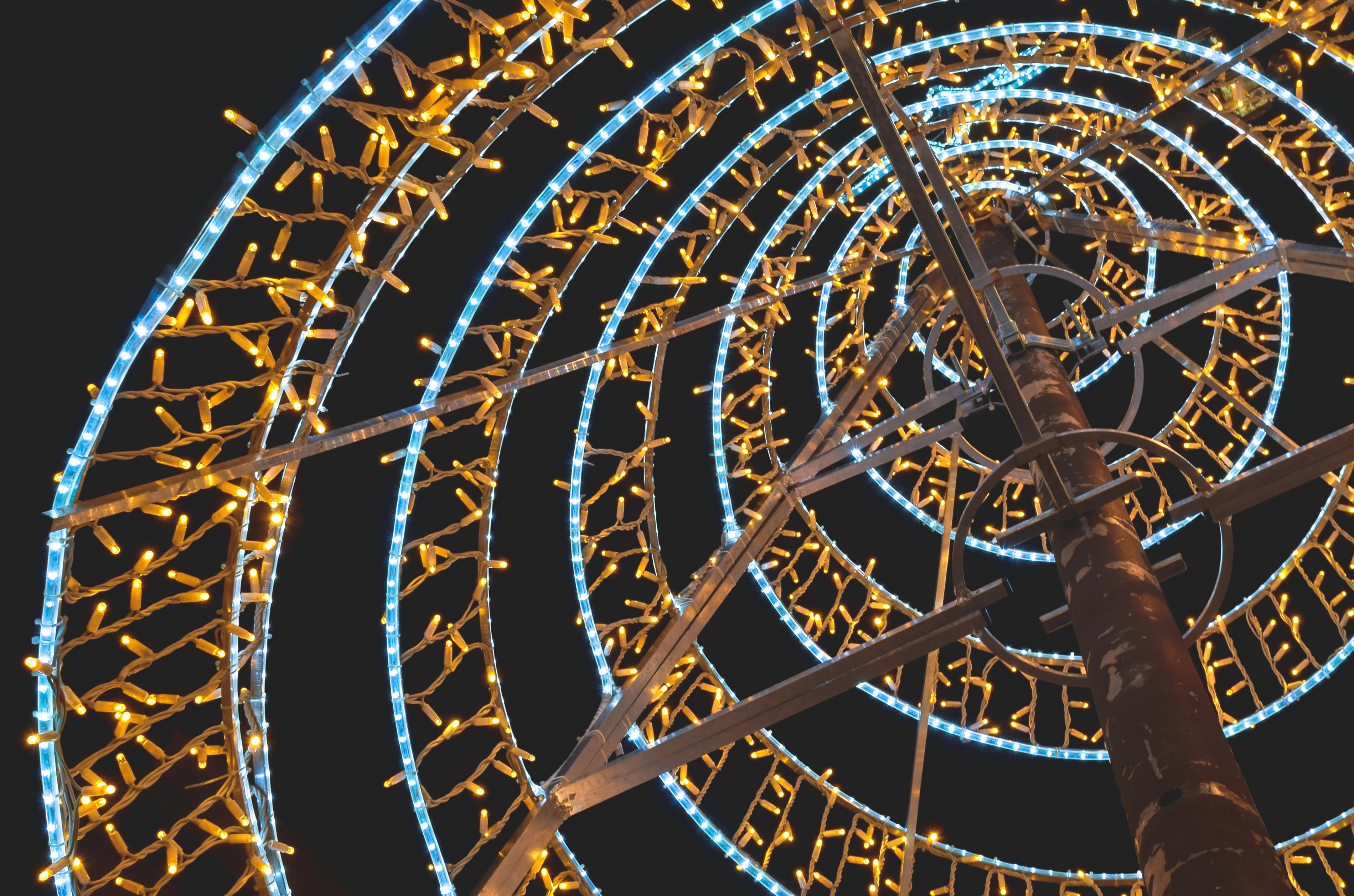 风力涡轮机与绿色能源的象征