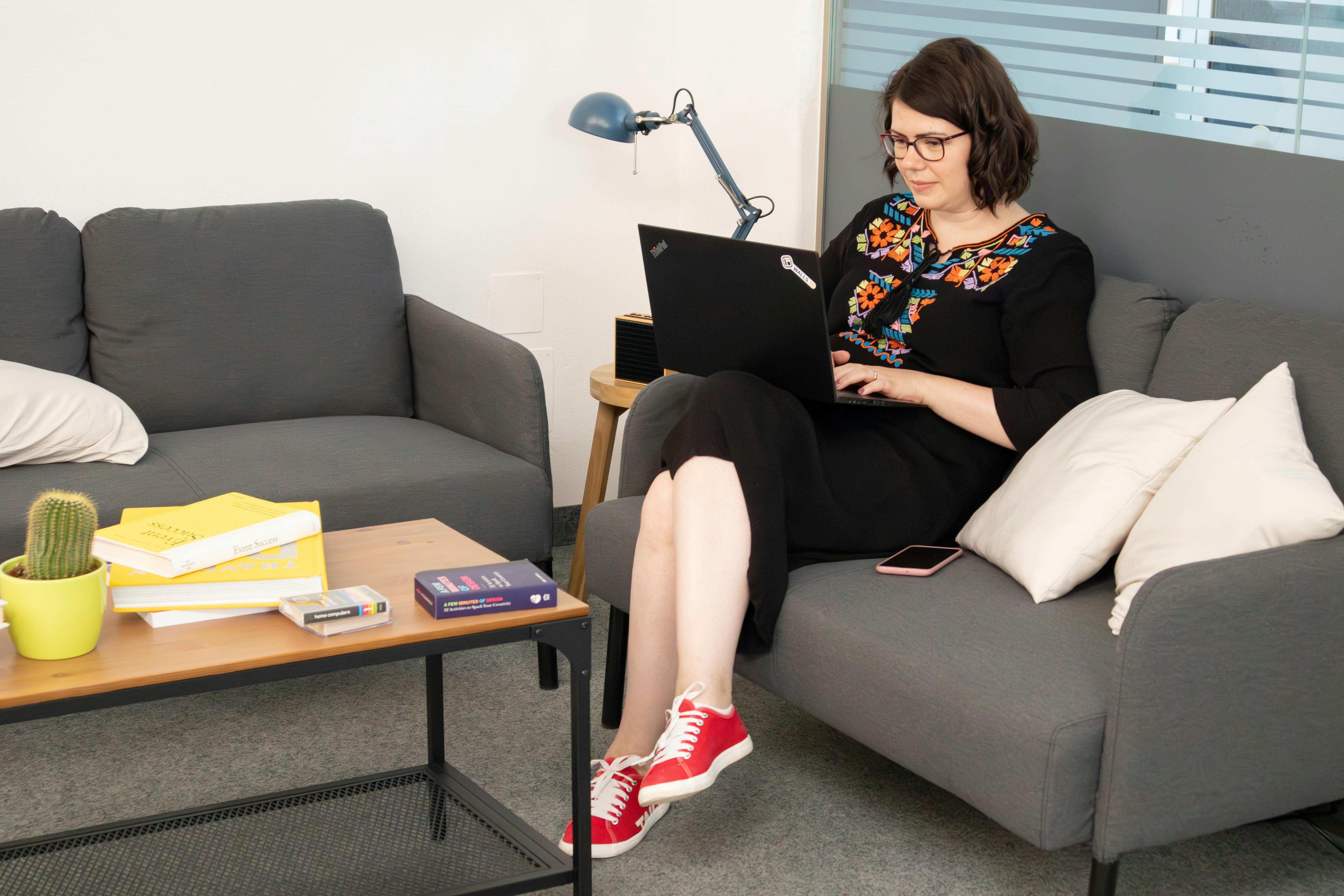 How Slovak women invest: New data on risk, Bitcoin and financial independence — Photo by Walls.io on Pexels