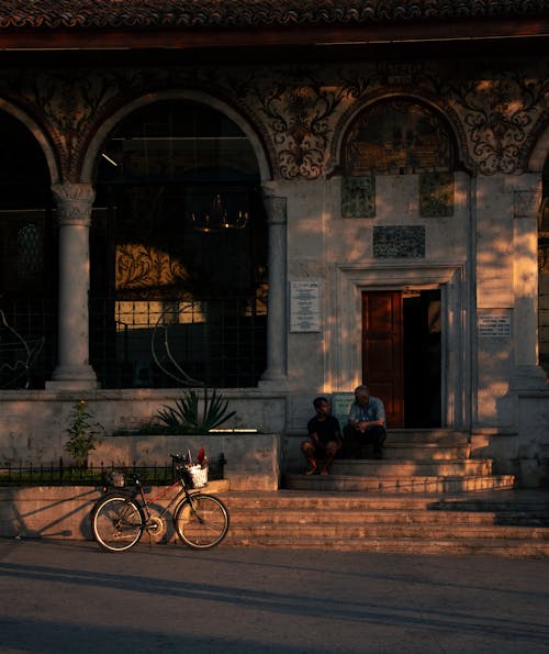 Kostenloses Stock Foto zu fahrrad, gebäude, menschen