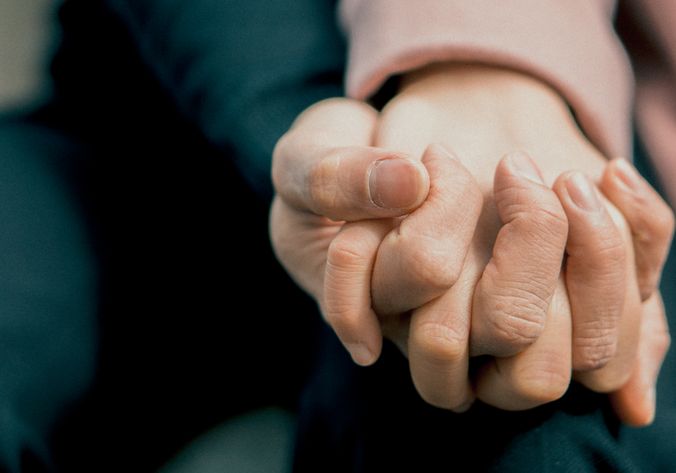 Online dating: starting a conversation on a niche platform