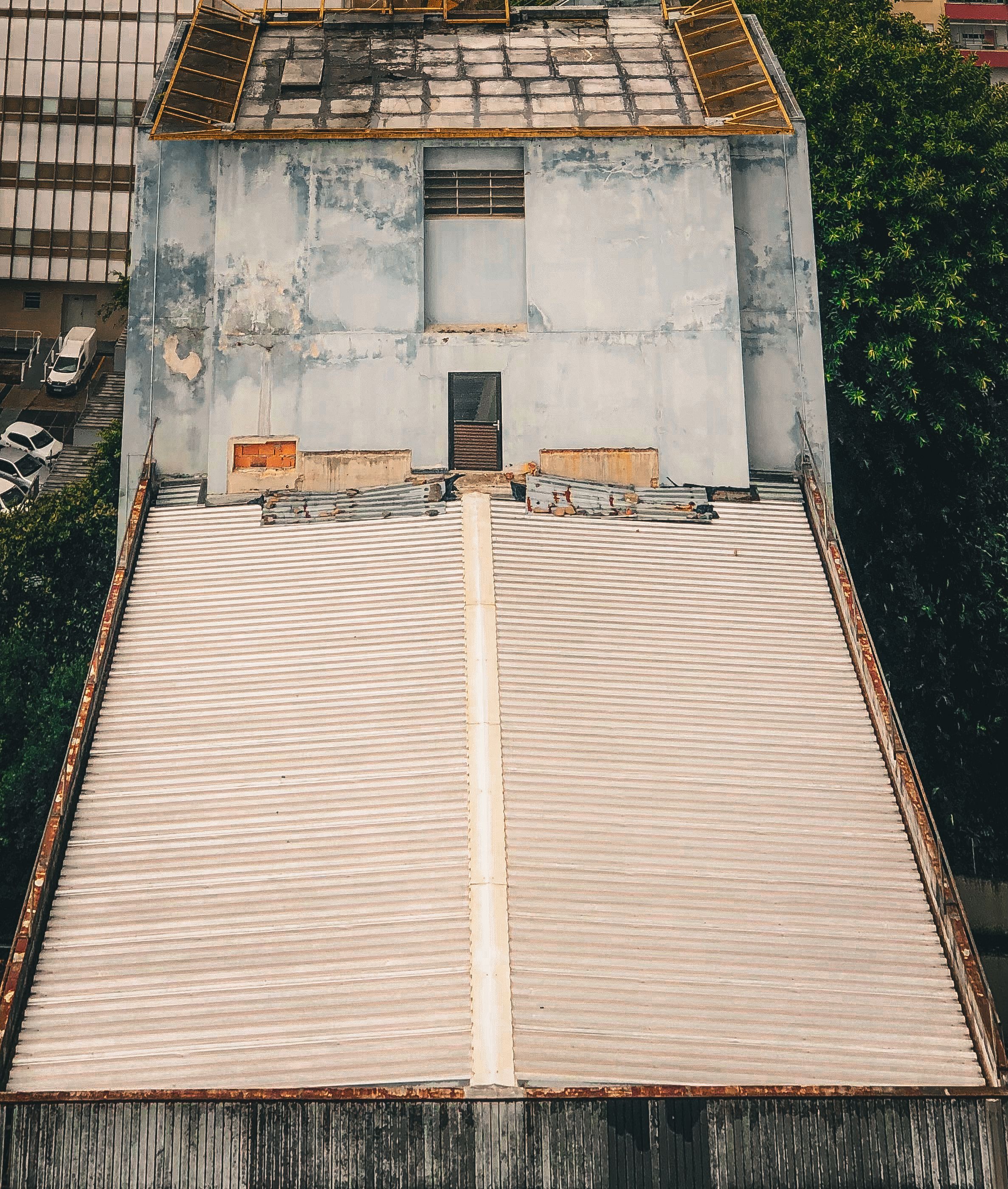 Metal Roof Replacement Services in Reseda, CA