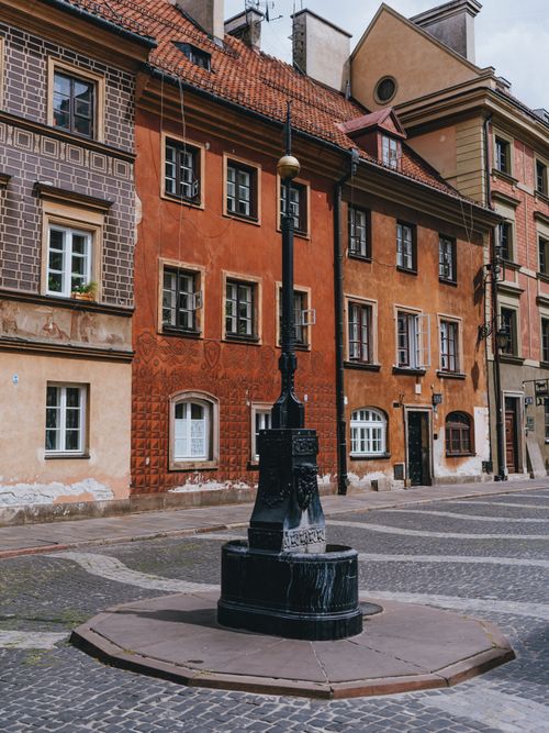 Free Charming historical facades in Warsaw's Old Town square with a vintage style. Stock Photo