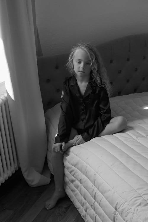 Foto profissional grátis de cama, dormitório, garota