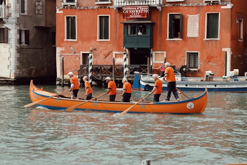 Immagine gratuita di anziano, barca, canale