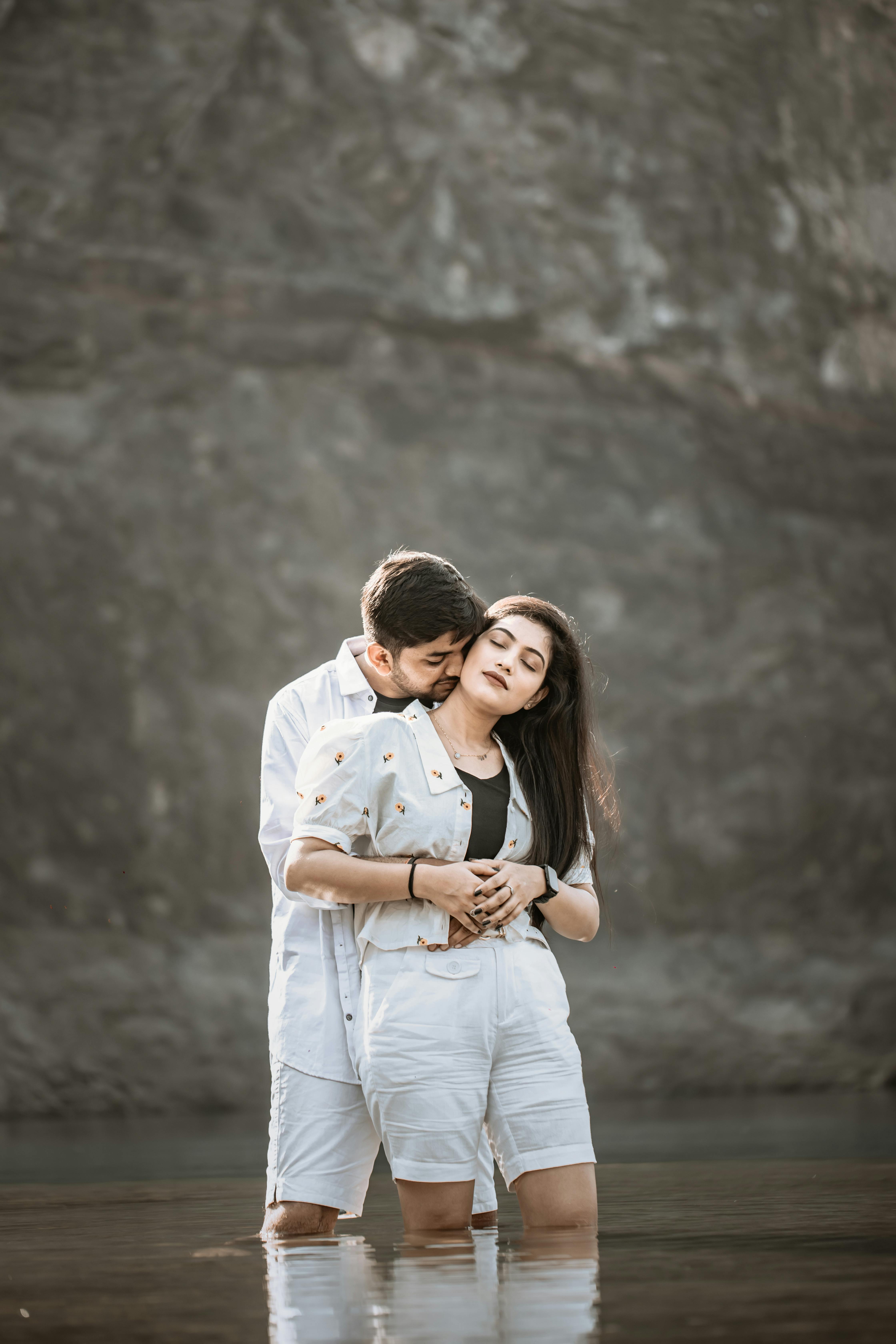 Picturesque Outdoor Couple Portraits We Love! | Couple picture poses, Pre  wedding photoshoot outdoor, Wedding couple poses photography
