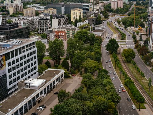 Free Aerial view of Warsaw city showcasing modern architecture, streets, and greenery. Stock Photo