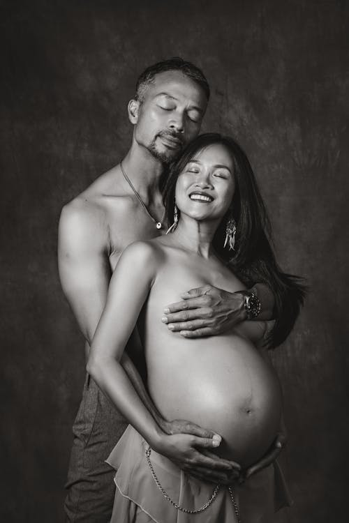 Free Black and White Portrait of a Pregnant Couple  Stock Photo