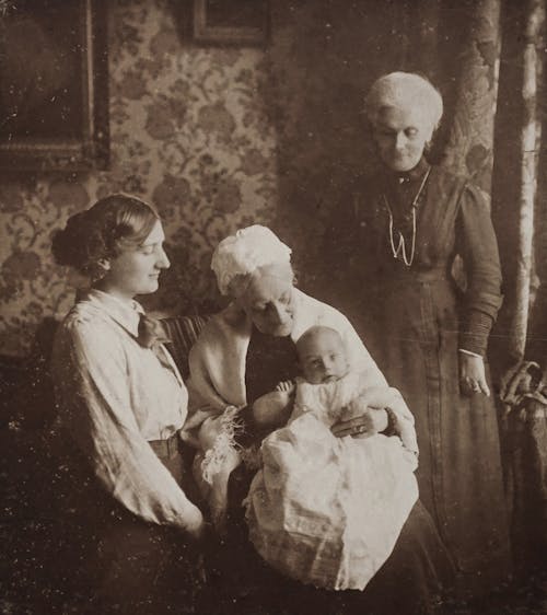 Darmowe zdjęcie z galerii z babcia, córka, czarno-biały