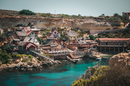 binalar, deniz, deniz kıyısı içeren Ücretsiz stok fotoğraf