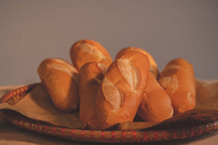 Rolls On Straw Tray