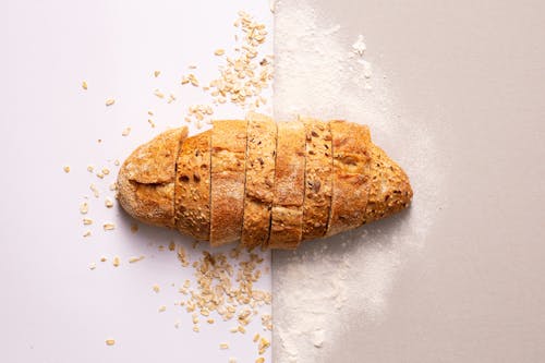Free Gesneden Brood Op Witte Ondergrond Stock Photo