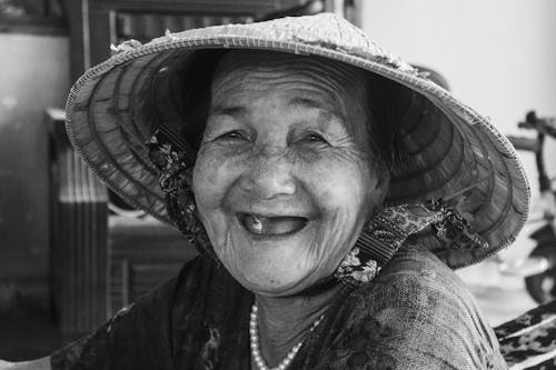 Бесплатное стоковое фото с азиатская шляпа, женщина, крупный план