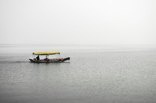 balıkçı teknesi, hava, Motorlu tekne içeren Ücretsiz stok fotoğraf