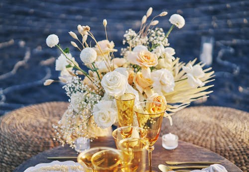 Безкоштовне стокове фото на тему «білі троянди, букет, квіти»