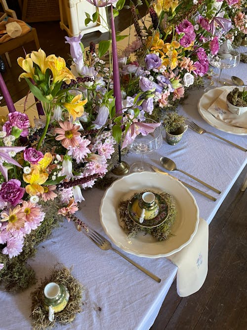 Gratis arkivbilde med blomster, bord, dekorasjon