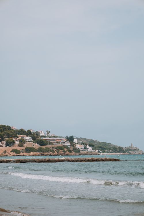 Free Experience the serene coastal beauty of Benidorm, Spain with its stunning seascapes and vibrant skyline. Stock Photo