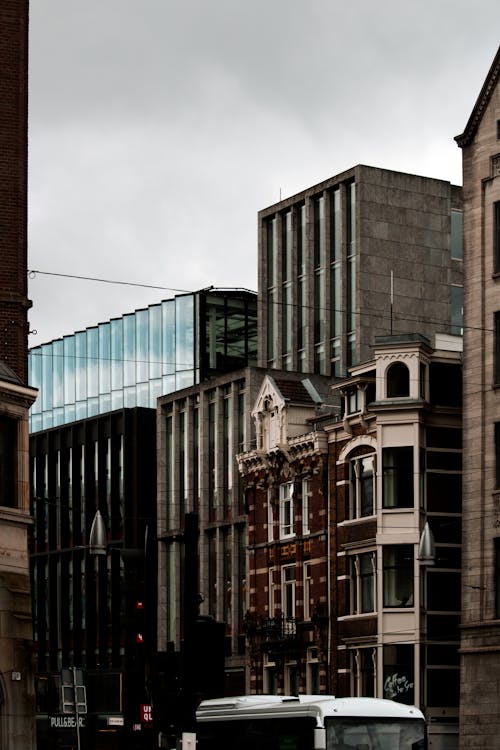 Foto d'estoc gratuïta de arquitectura moderna, carrer, carrers de la ciutat