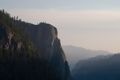 Free Stunning view of Yosemite Valley's rocky cliffs during sunset, capturing natural beauty. Stock Photo