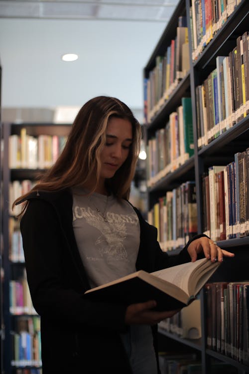 girl in library tumblr