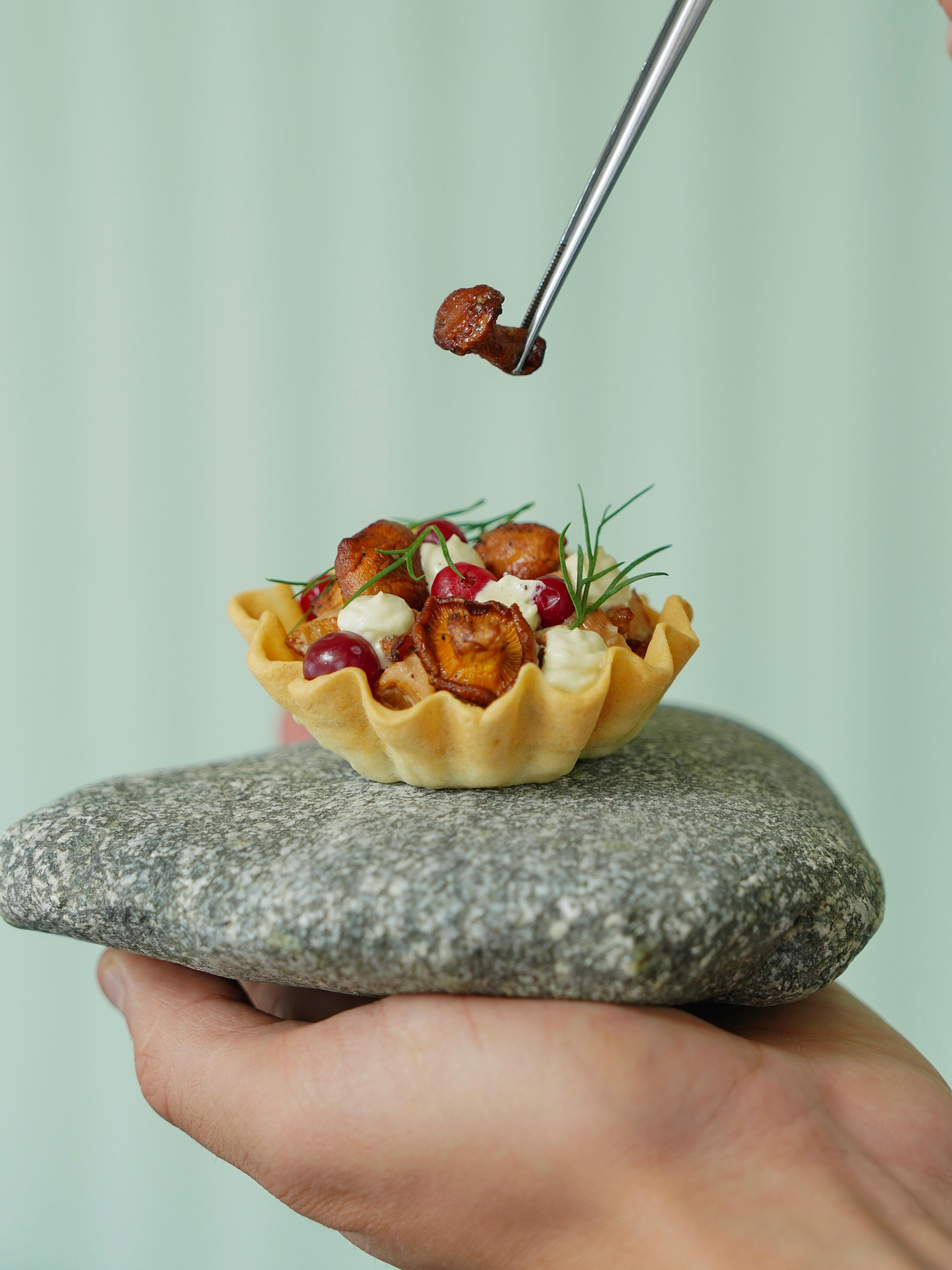Enhancing Presentation Skills with Dynamic Food Styling Tips