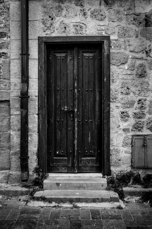 Darmowe zdjęcie z galerii z czarno-biały, drzwi, dwuskrzydłowy