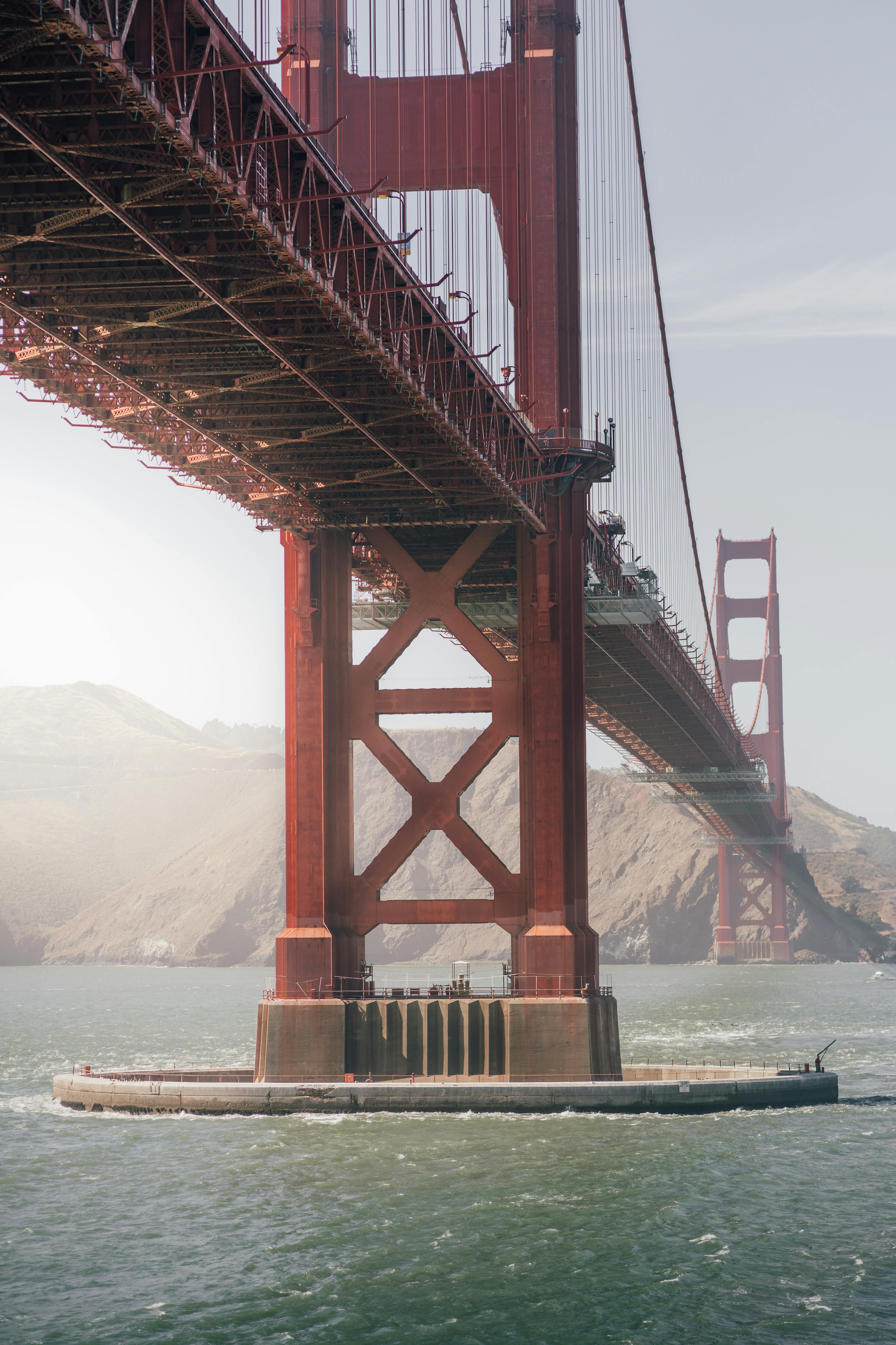 Iconic view of the Golden Gate Bridge spanning the bay in San Francisco at daytime.