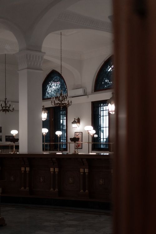 Free A sophisticated interior featuring chandeliers, stained glass windows, and warm lighting for an elegant ambiance. Stock Photo
