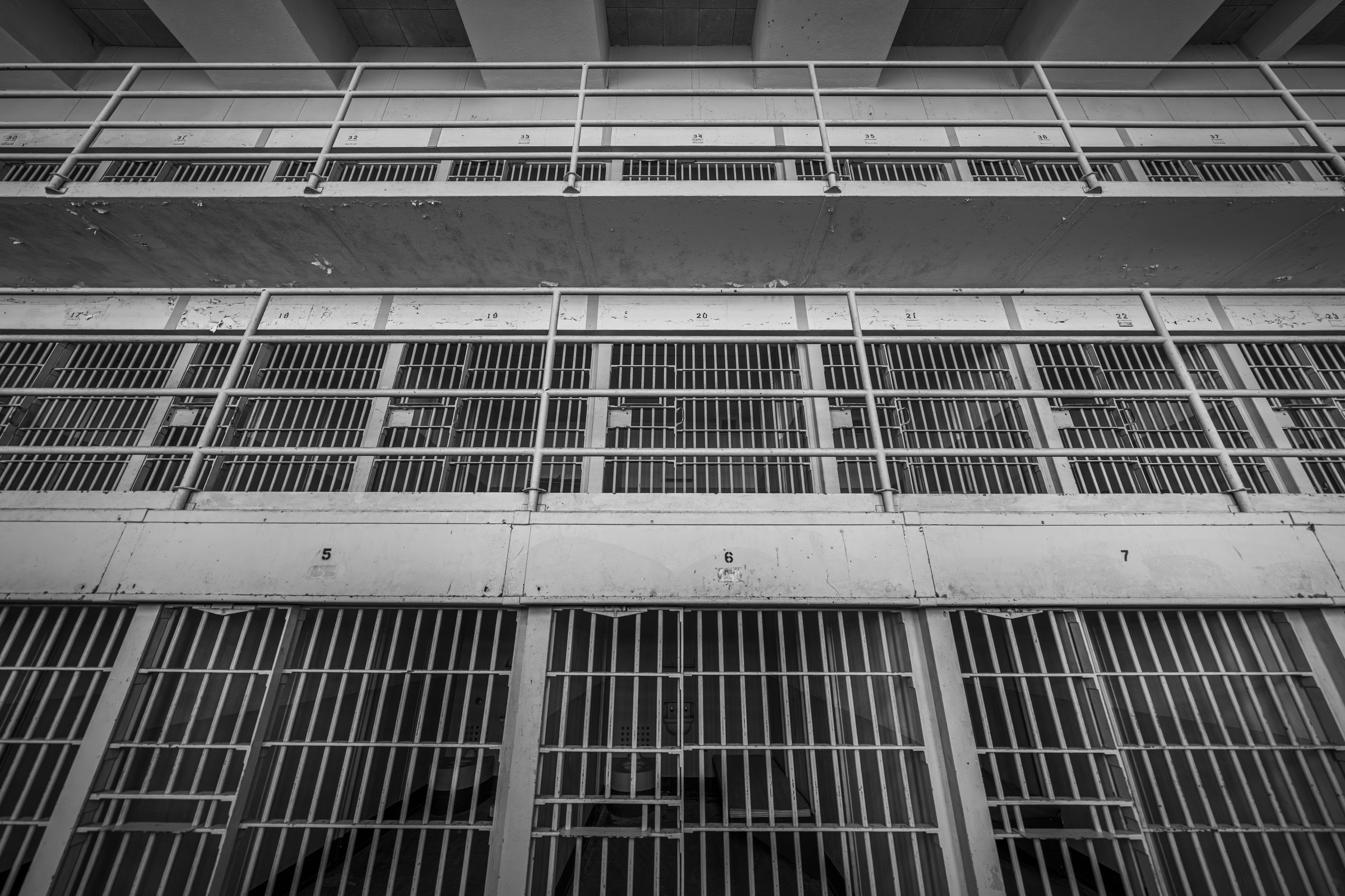 Jail officers win immunity after hospital discharge