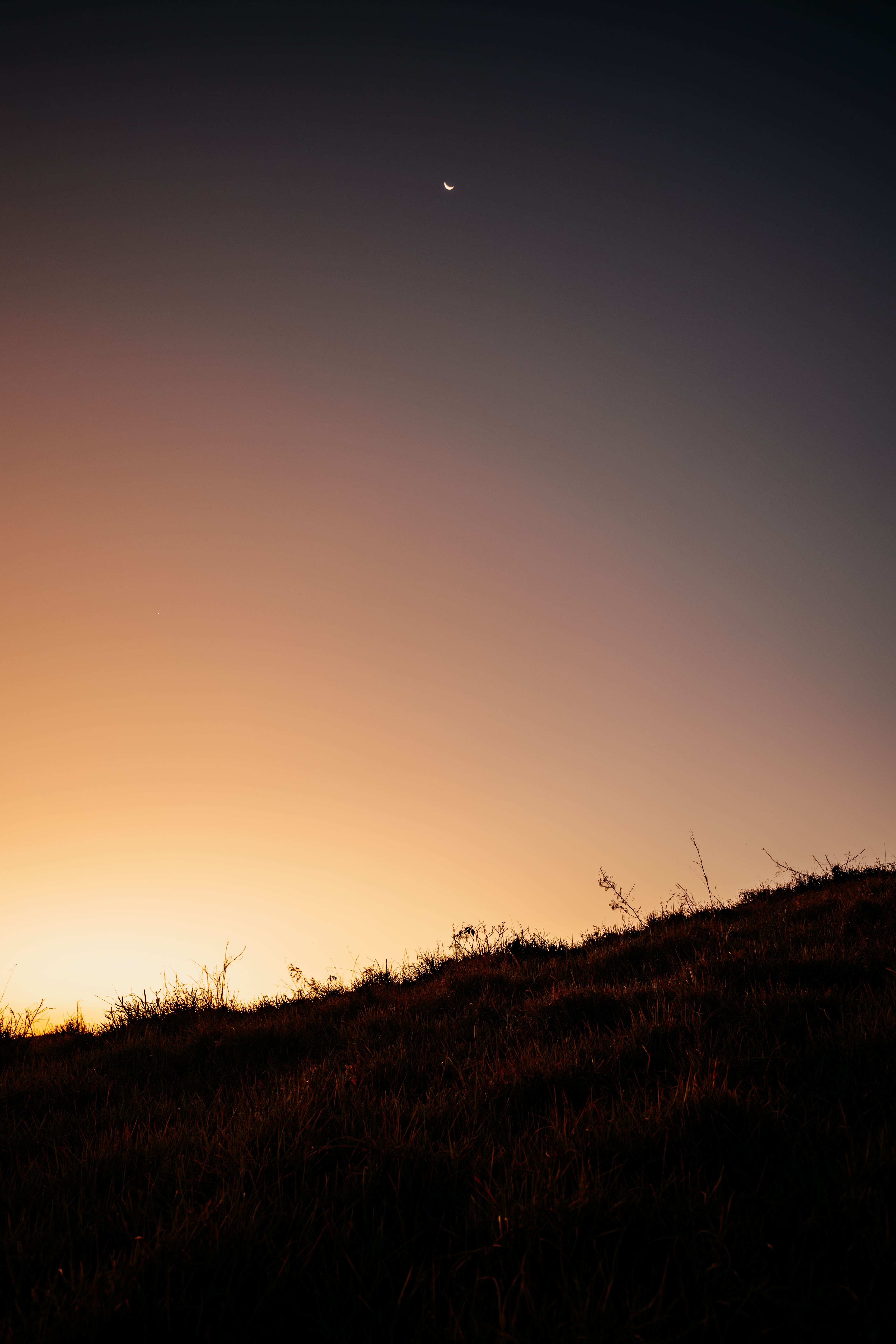 Clear Sky over Hill at Sunset · Free Stock Photo