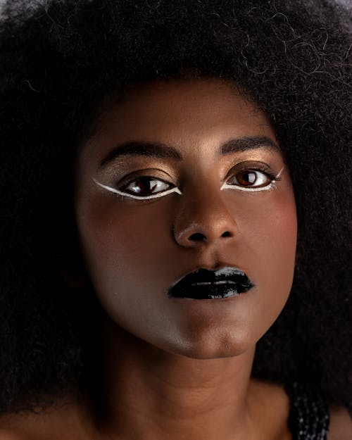 Foto d'estoc gratuïta de cara, delineador d'ulls, dona afroamericana