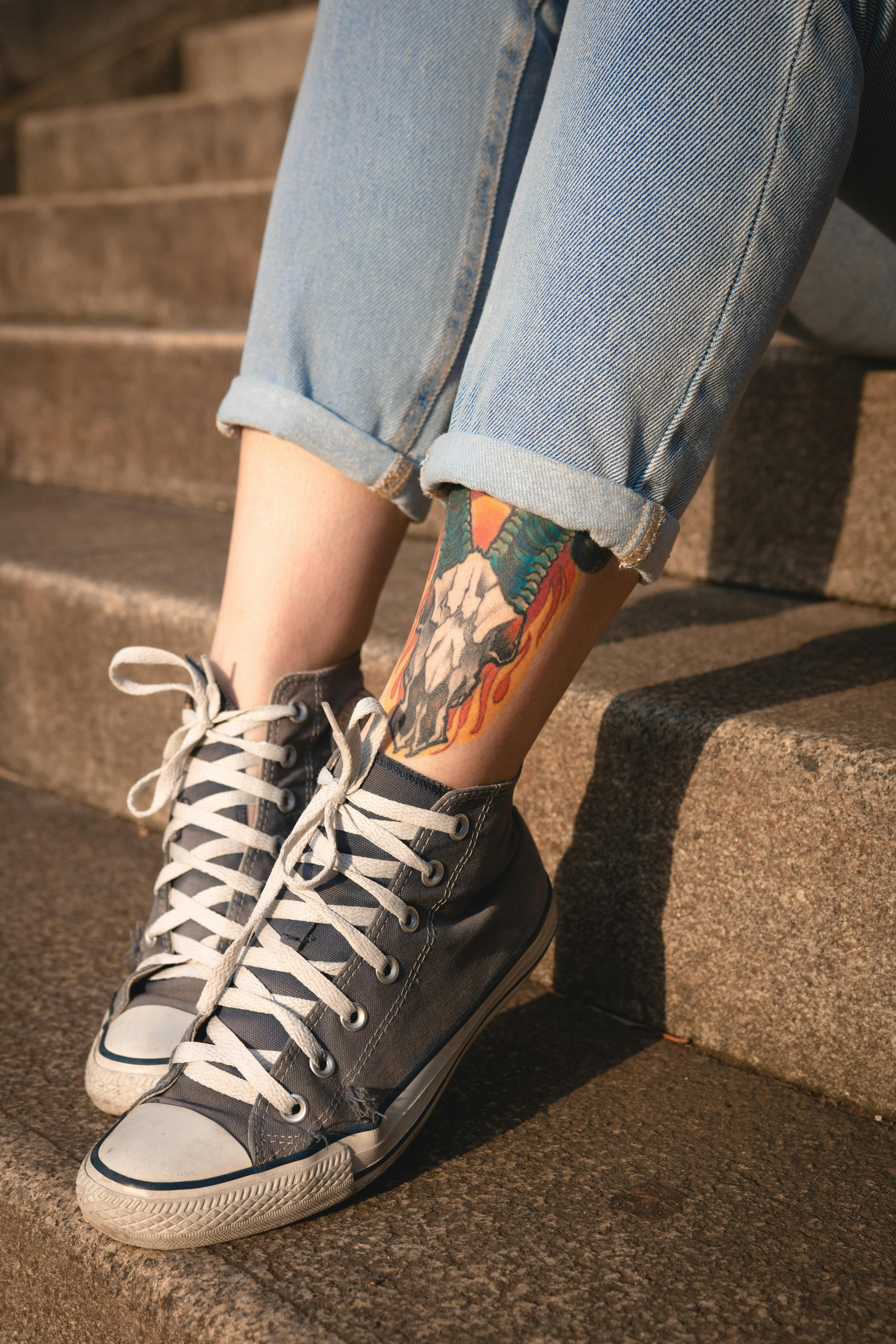 rash every time doorway Pair of Gray Converse All-star Chuck Taylor Shoes · Free Stock Photo