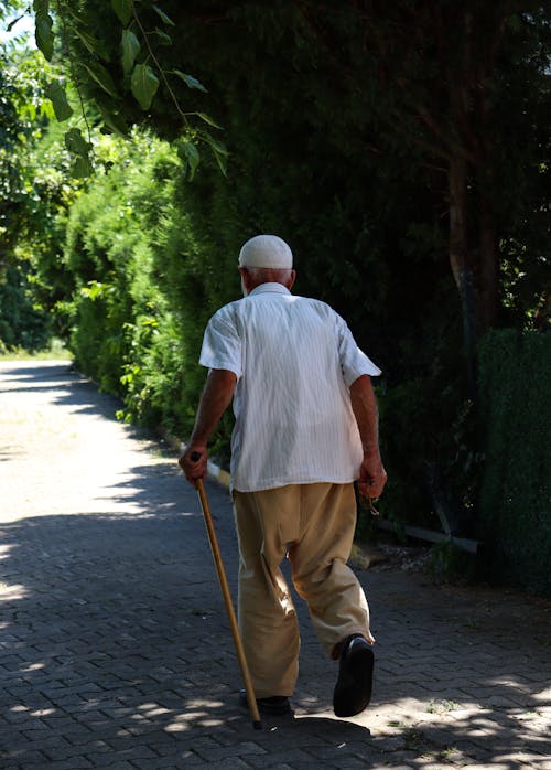 Darmowe zdjęcie z galerii z chodniki dla pieszych, chodzenie, emerytura