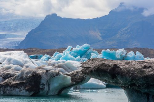 Free Breathtaking view of glaciers and icebergs against dramatic mountain backdrop. Stock Photo