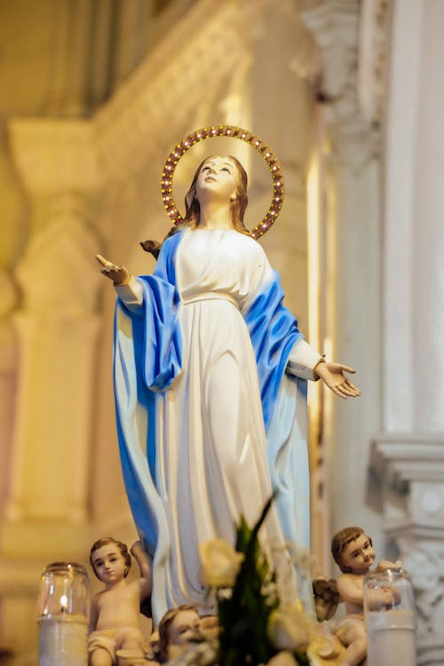 Gratuit Statue De La Vierge Marie Dans Une église Photos