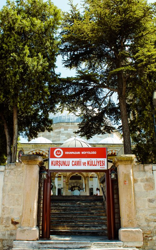 Free View of Kurşunlu Mosque's entrance surrounded by lush trees in Eskişehir, Türkiye. Stock Photo
