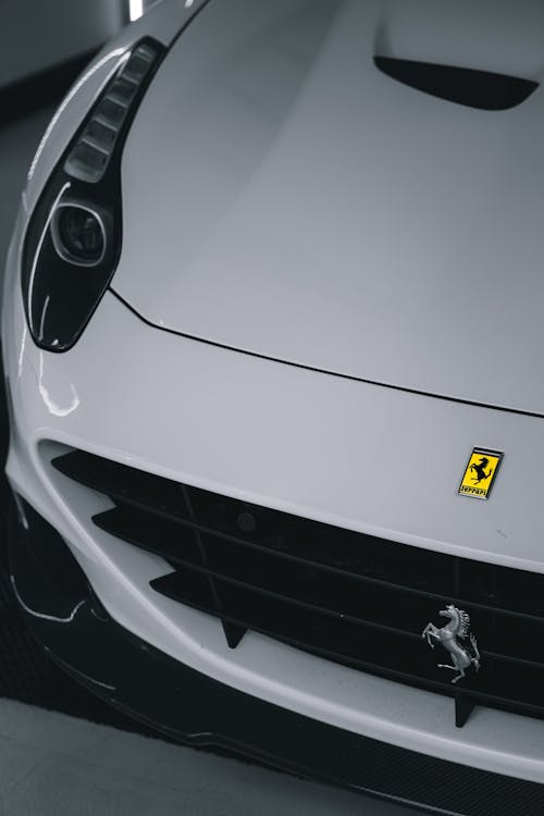 Gratis arkivbilde med Ferrari, formue, høy vinkel visning