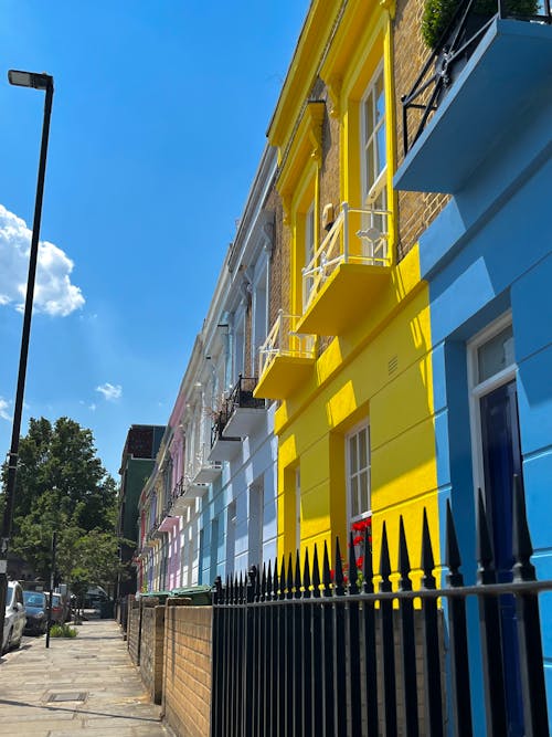 Fotobanka s bezplatnými fotkami na tému city street, farebné domy