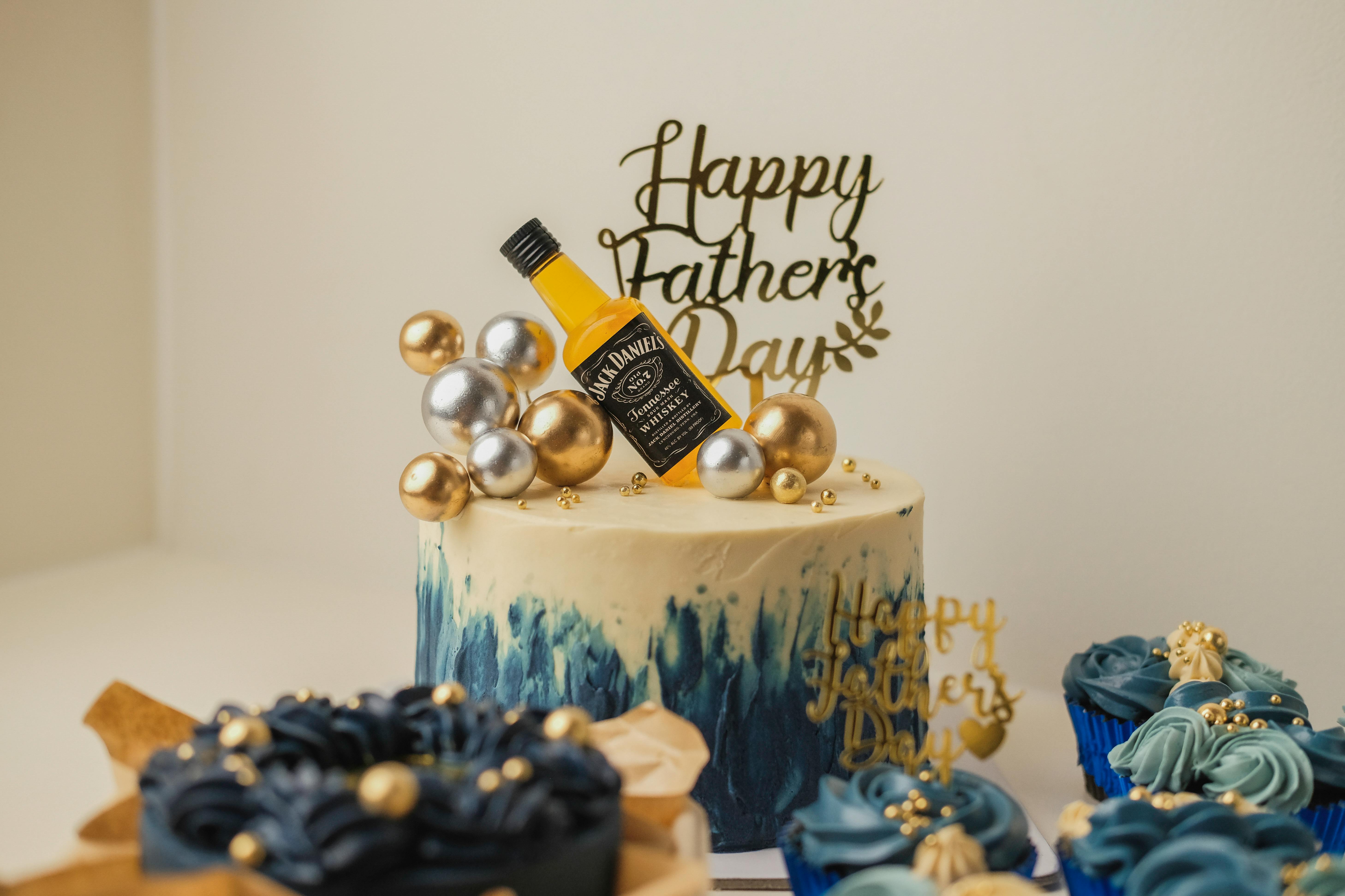 Celebrate Father's Day with a beautifully decorated whiskey-themed cake, perfect for a special occasion.