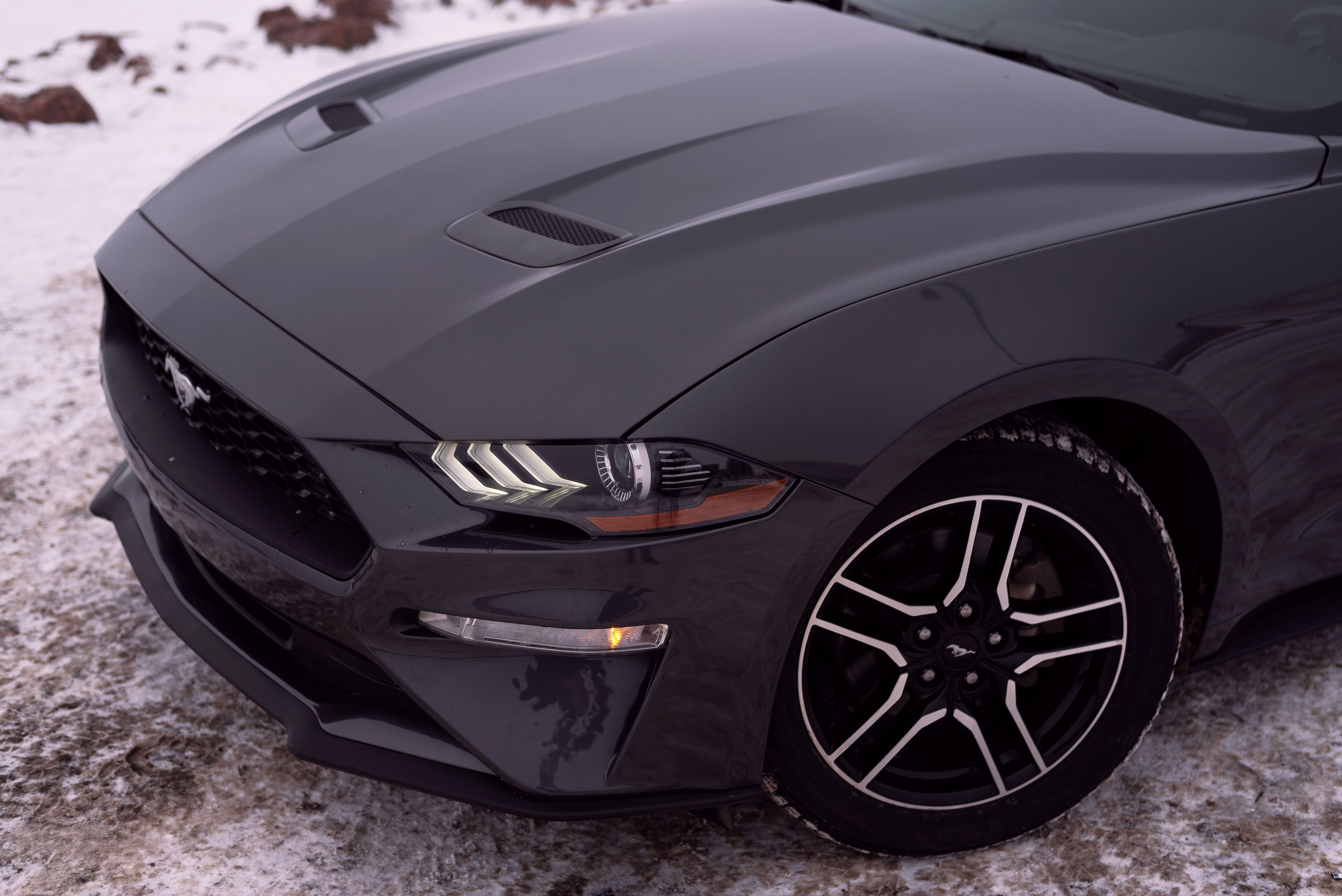 Car front on Snow · Free Stock Photo