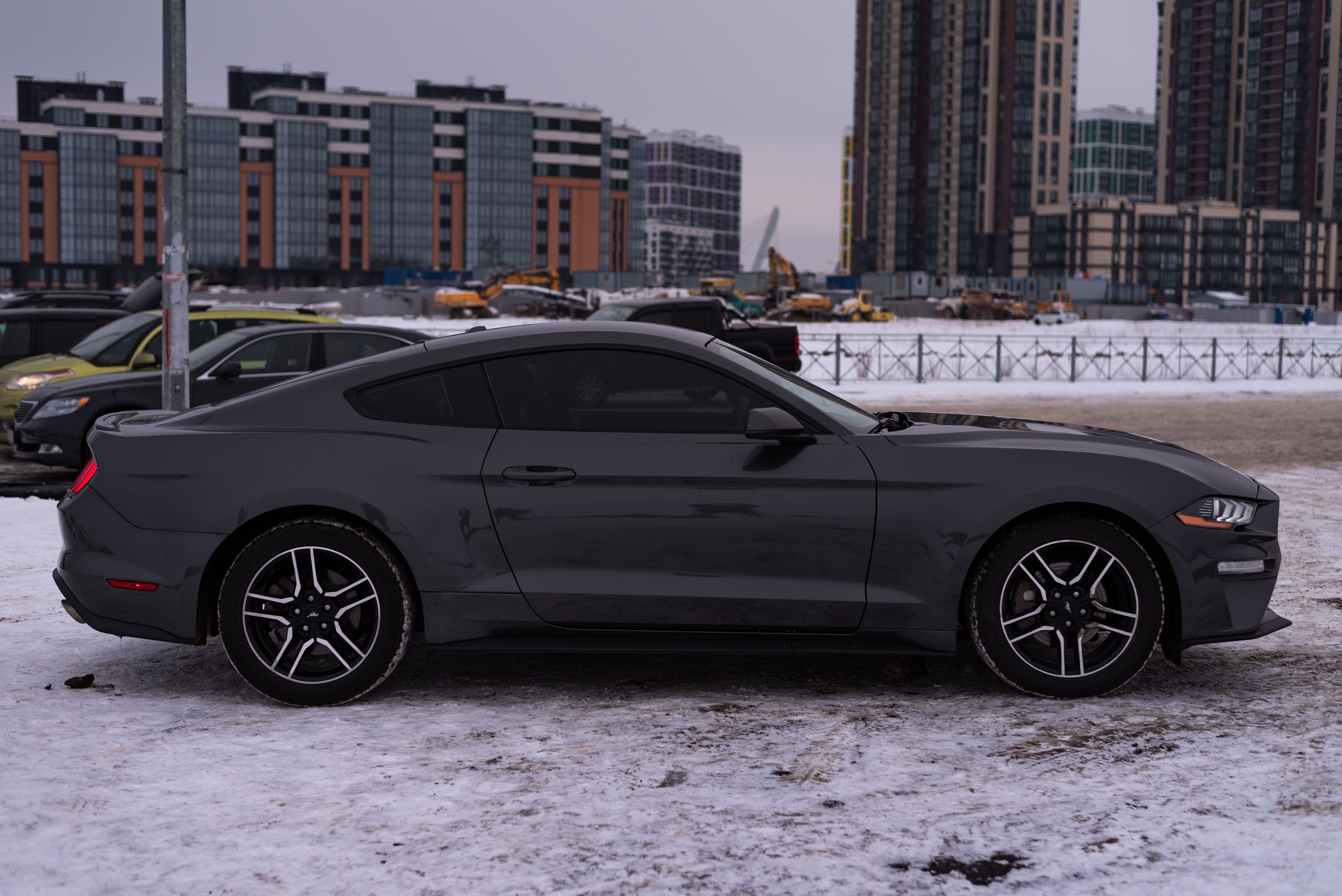 Car Parked in Snow · Free Stock Photo