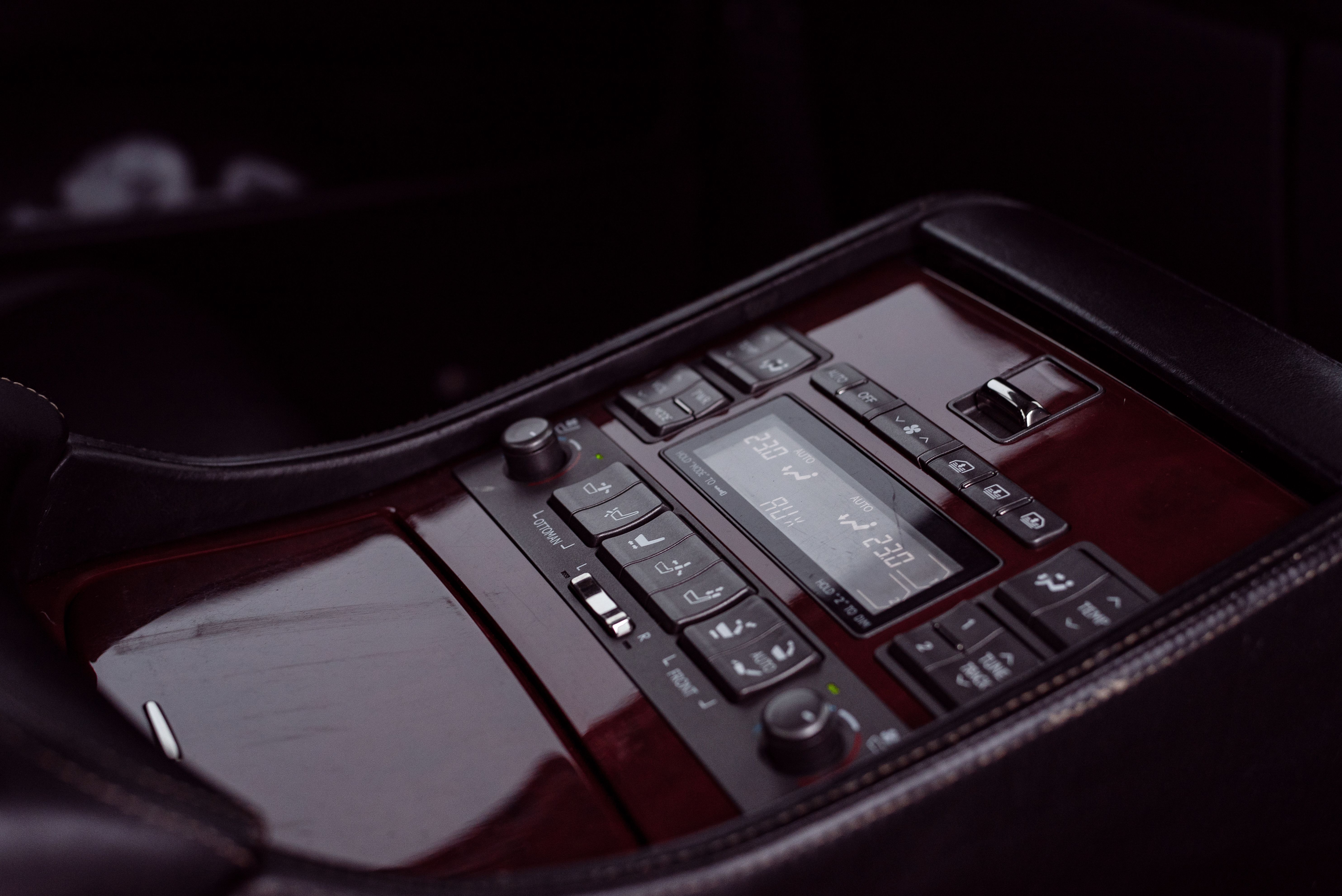 Close-up of the Radio and Buttons in a Lexus LS · Free Stock Photo