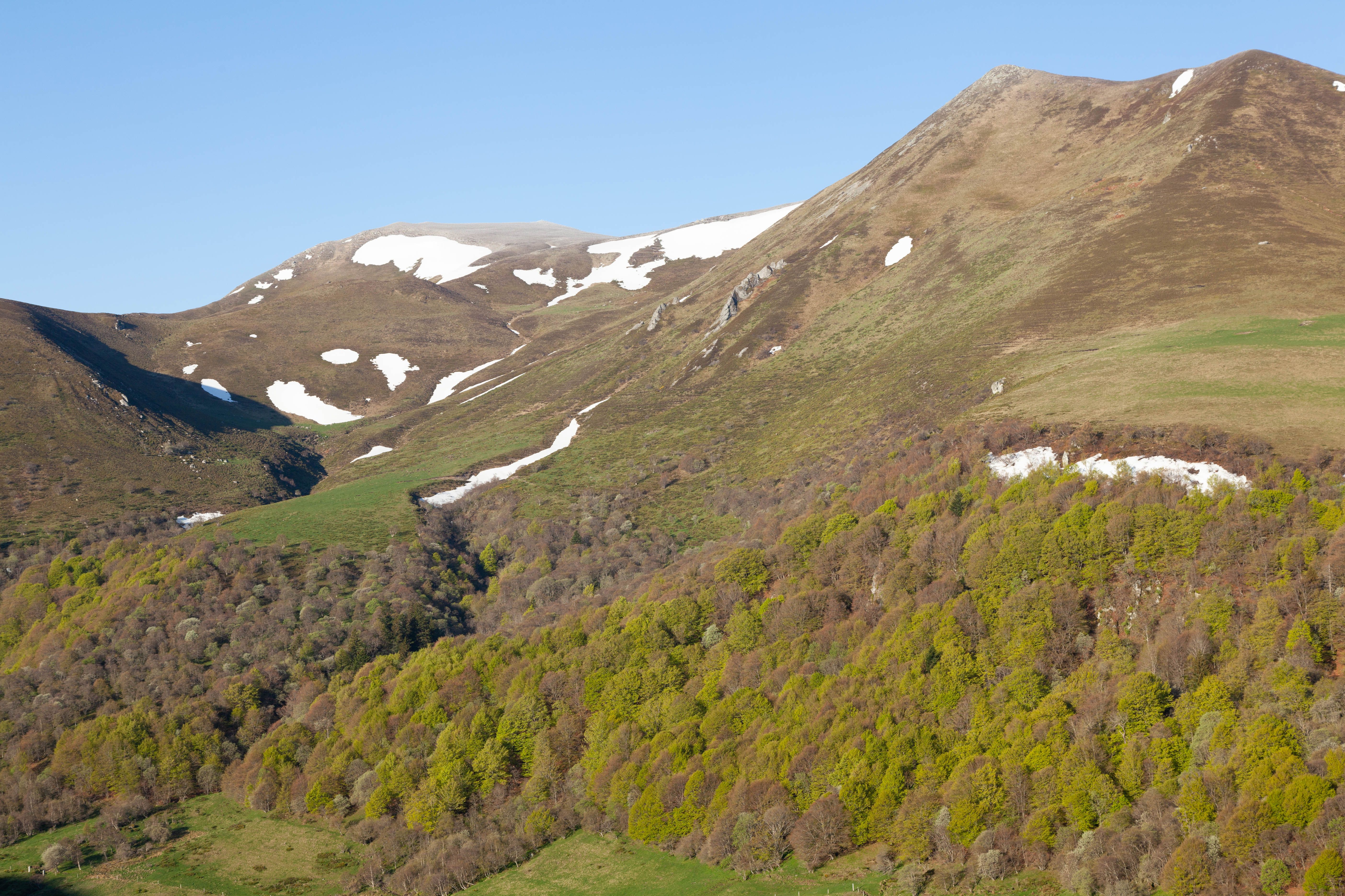Paisaje montañoso para excursiones